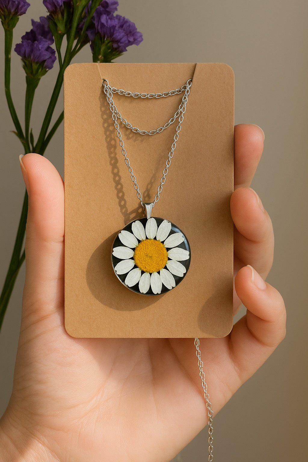 🌼 Real Daisy Resin Pendant Necklace – Nature’s Charm in Every Detail! 🌼