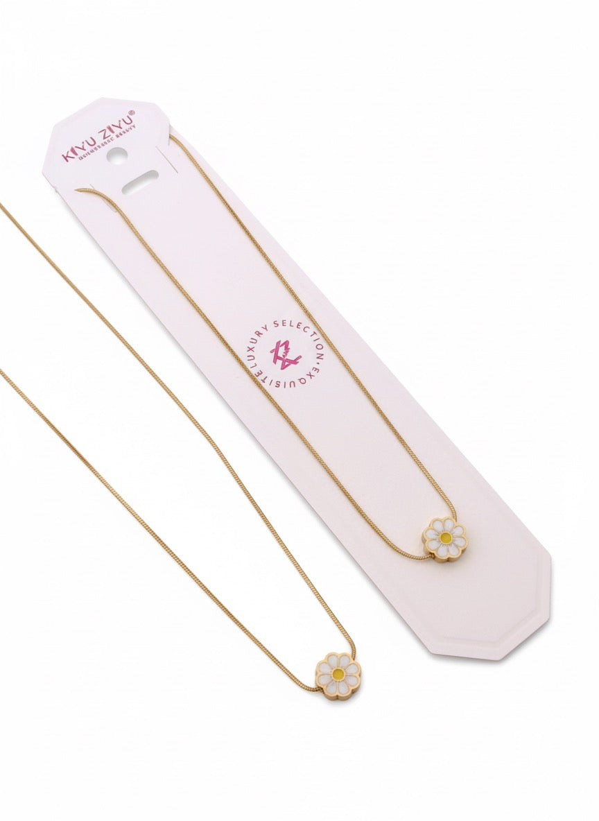 The '90s Revival' Enamel Daisy Necklace