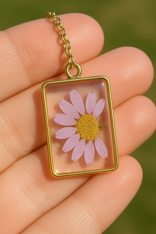 Pressed Flower Resin Necklace – Real Daisy Pendant with Anti-Tarnish Gold Chain | Handmade Nature Jewelry for Women