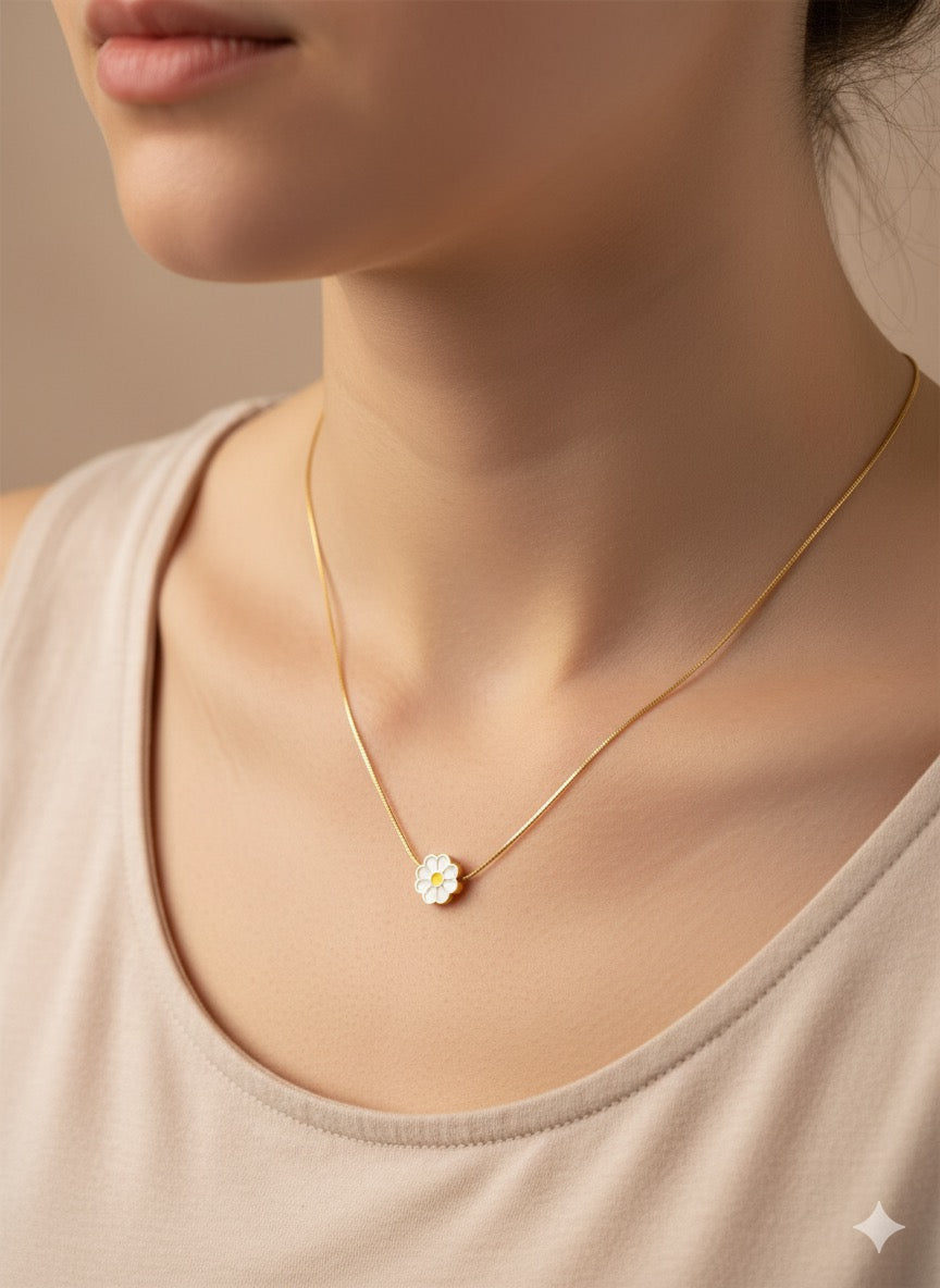 The '90s Revival' Enamel Daisy Necklace