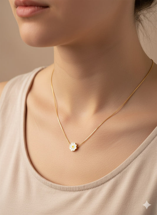 The '90s Revival' Enamel Daisy Necklace