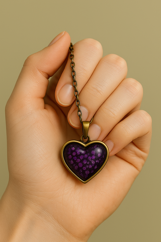 Galaxy Heart Resin Necklace – Handmade Pendant with Anti-Tarnish Chain